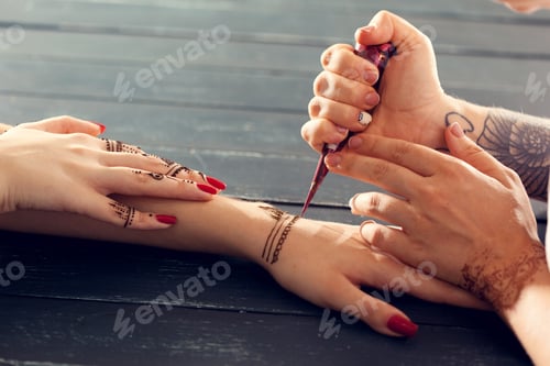 Preview: Process of applying mehndi on female hands