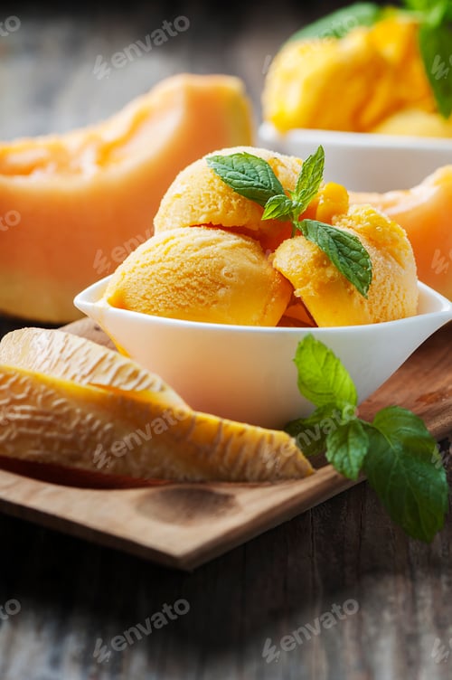 Preview: Fresh ice-cream with melon and mint