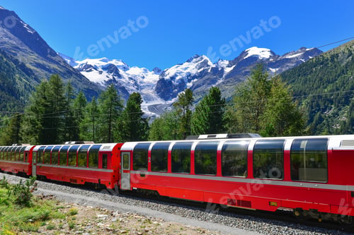 Preview: Swiss mountain train Bernina Express