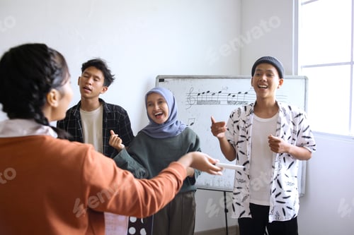 Preview: Choir Class