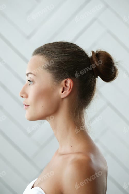 Preview: Beautiful woman in close-up