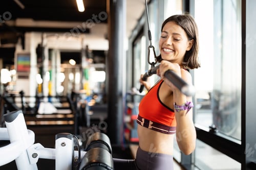 Preview: Close up image of attractive fit woman in gym