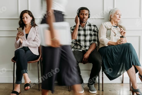 Preview: People sitting in a waiting room