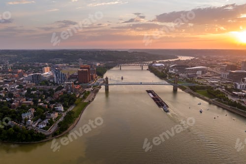 Preview: Covington, Kentucky USA. Skyline with bridge traffic