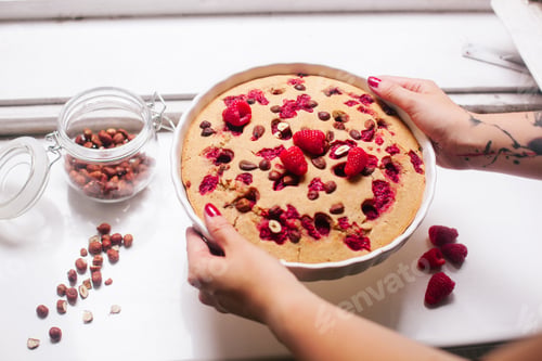 Preview: Delicious Raspberry and Chocolate Chip Cake