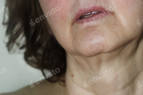 Preview: Woman's shoulder and neck, close up skin