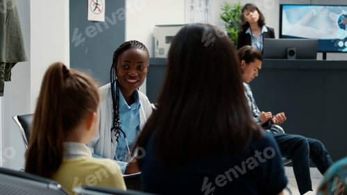 Preview: Female general practitioner talking to mother with little girl