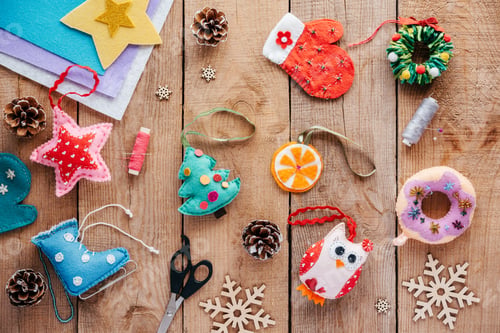 Preview: Felt Chrismas ornaments for Christmas tree on wooden background
