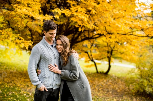 Preview: Young couple in the autumn park