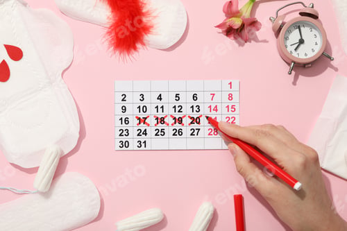 Preview: Hygiene products during the lunar cycle, with a calendar, on a pink background