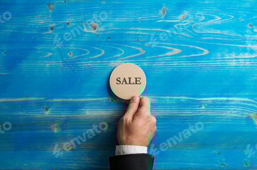 Aperçu: Cercle découpé en bois avec le mot « Sale »