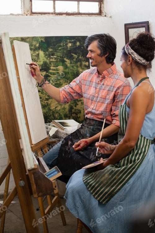 Preview: Man assisting woman to sketch
