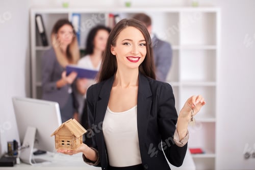 Preview: Real estate agent portrait with family getting new home. business concept about real estate market
