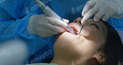 Preview: Woman go dental clinic for check up