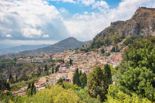 Preview: Beautiful view of Taormina