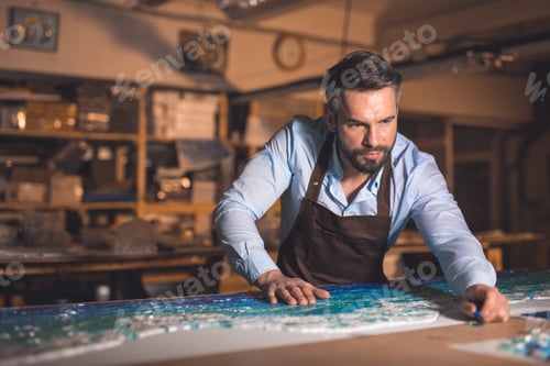Preview: Mature man in an apron