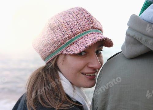 Preview: Portrait of young woman looking over boyfriends shoulder at coast