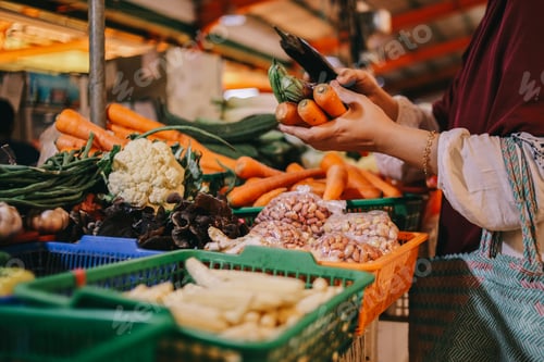 Preview: Buying vegetable at traditional market