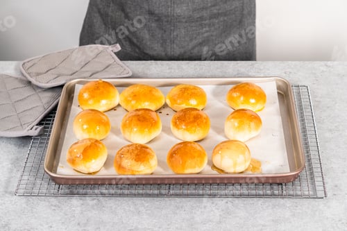 Preview: Dinner rolls
