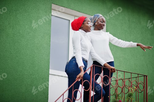 Aperçu: Modern fashionable african muslim woman