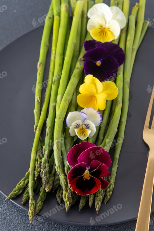 Preview: Bunch of green asparagus