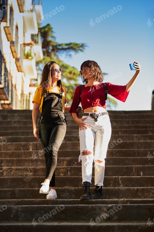 Preview: Two teenager girls taking a selfie.