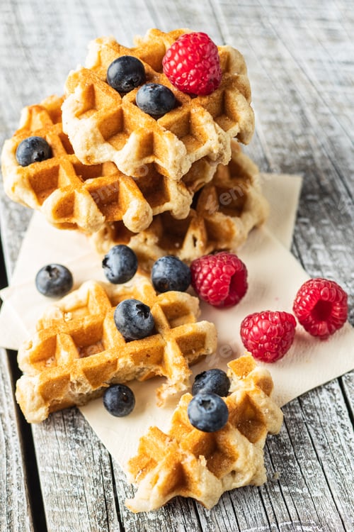 Vista previa: Waffles with blueberries and raspberries.