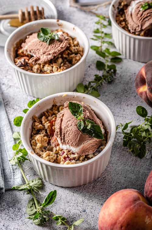 Preview: Baked oatmeal with fruit and maple syrup