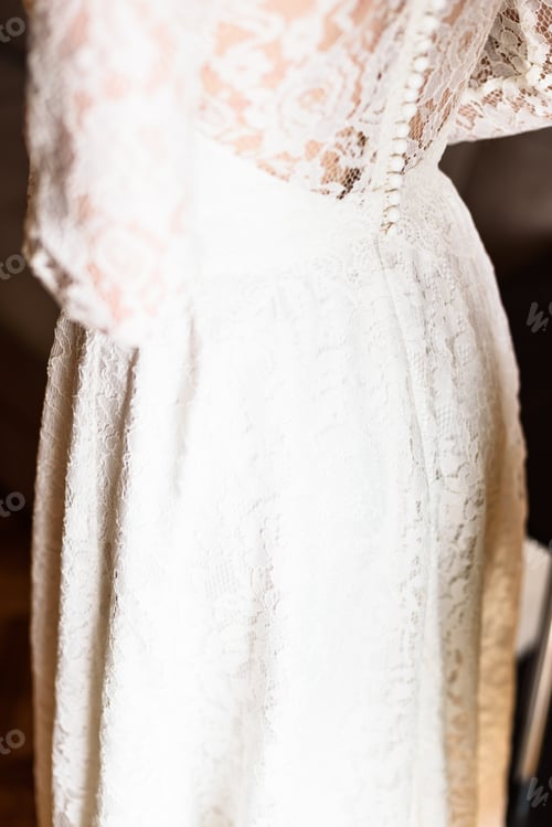 Preview: dress up the bride