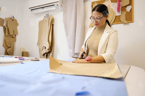 Preview: Experienced tailoring master works with fabric and patterns