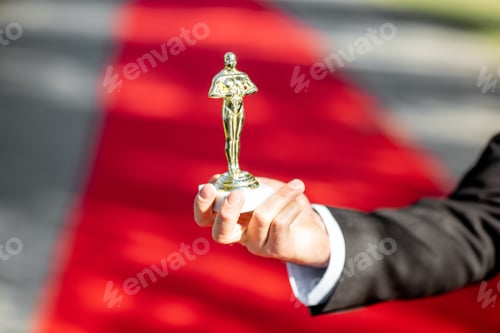 Preview: Famous film award statue