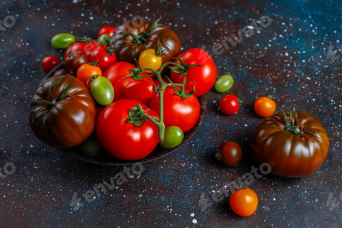 Preview: Fresh organic various tomatoes.