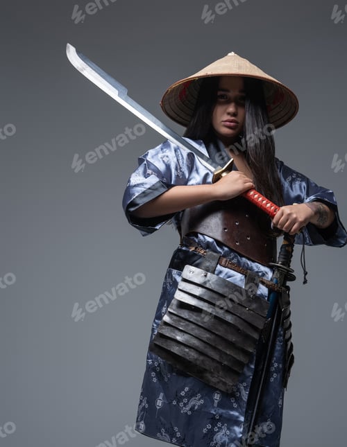 Preview: Female samurai with sword and bamboo hat