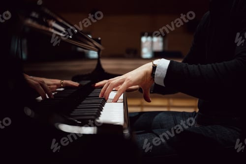 Preview: Pianists hands in harmony