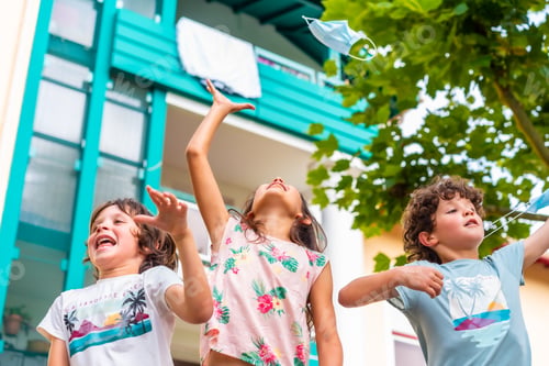 Preview: Children in a park pulling up the surgical mask at the end of the coronavirus pandemic.