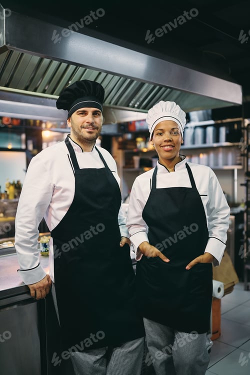 Preview: Portrait of happy multi-ethnic professional cooks looking at camera.
