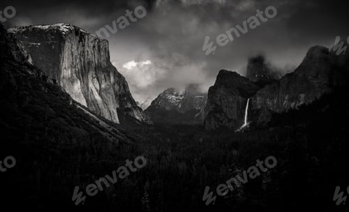 Preview: Black And White Tunnel View, Yosemite National Park, California