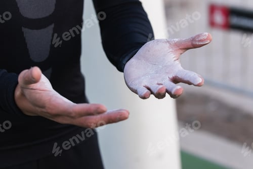 Preview: Athletic man with powdered hands