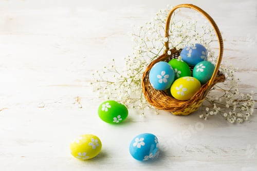 Preview: Decorated Easter eggs in the basket