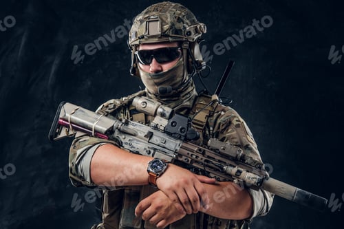 Preview: Military man in uniform with machine gun