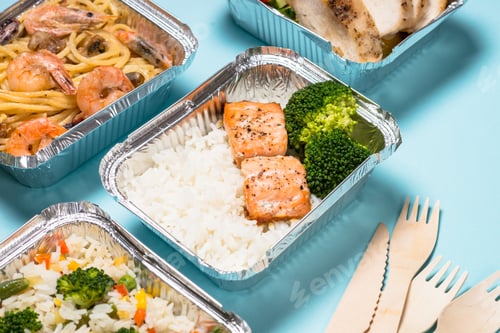 Vista previa: Food delivery concept - healthy lunch in boxes