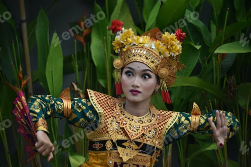 Preview: Bali dancer