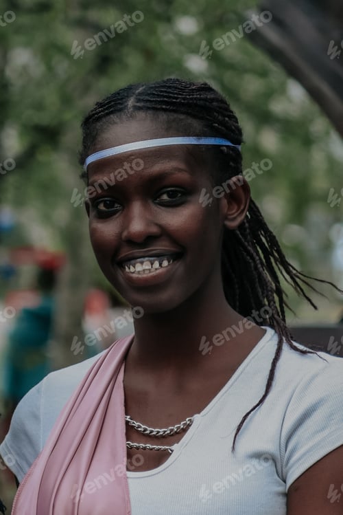 Preview: Portrait Afro young beautiful girl
