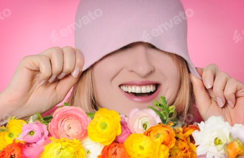 Preview: Smiling woman
