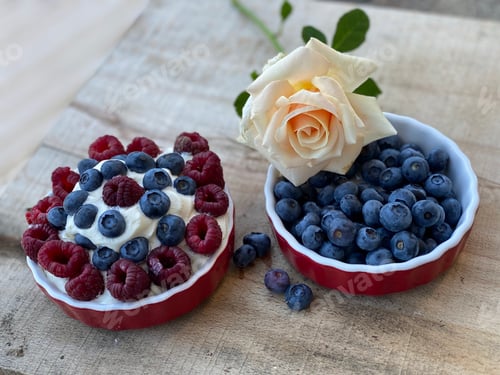 Preview: Fresh fruit and fruit cake on a wooden background