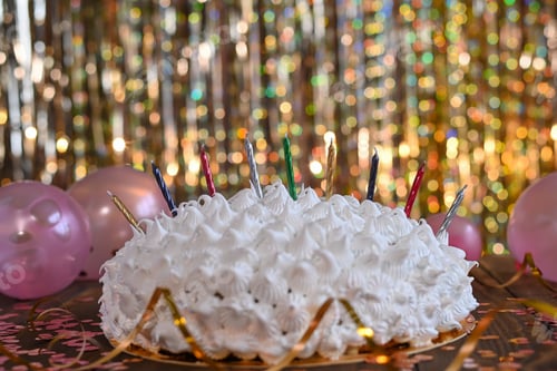 Preview: white cake on a golden background