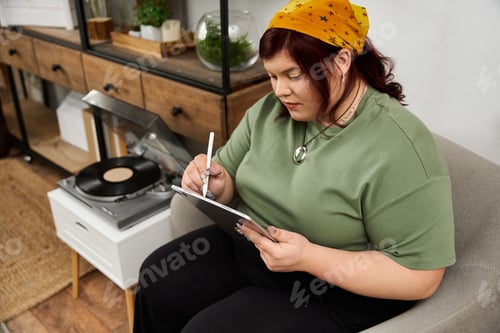 Preview: Creative woman expresses her artistic vision in a chic art studio filled with inspiration