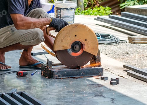 Preview: Craftsman sawing steel with disk grinder