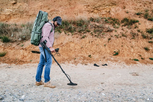 Preview: Man with metal detector searching for lost treasures on the beach