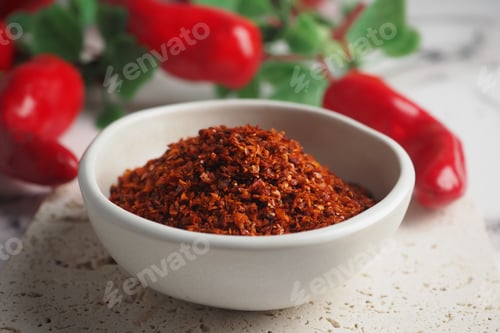 Preview: Red Pepper Flakes with Whole Red Peppers